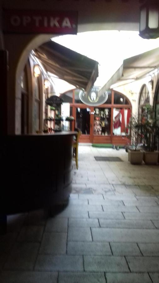 Inchy Accommodation - In The Center Of Diocletian'S Palace Split Exterior foto