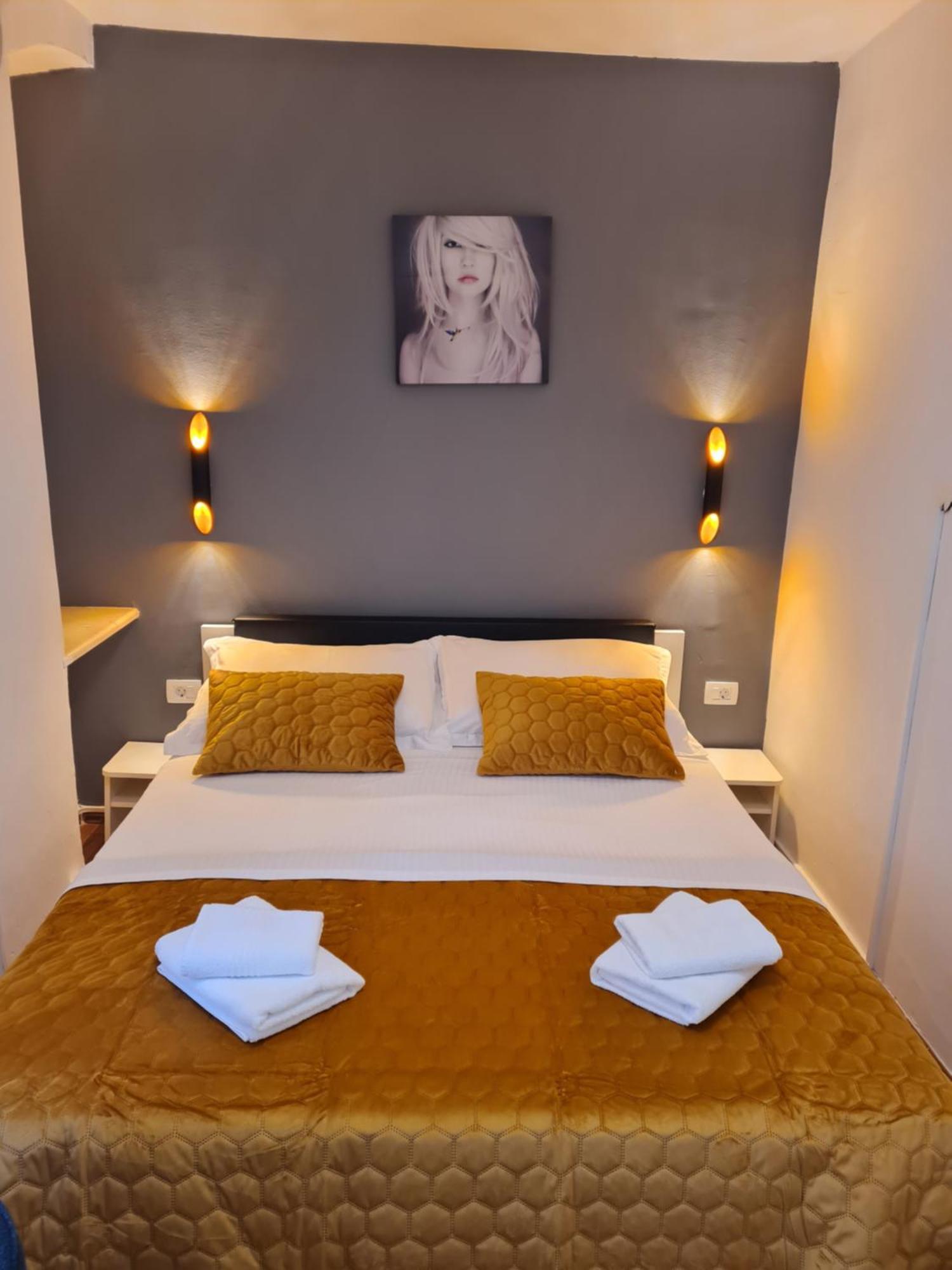 Inchy Accommodation - In The Center Of Diocletian'S Palace Split Exterior foto