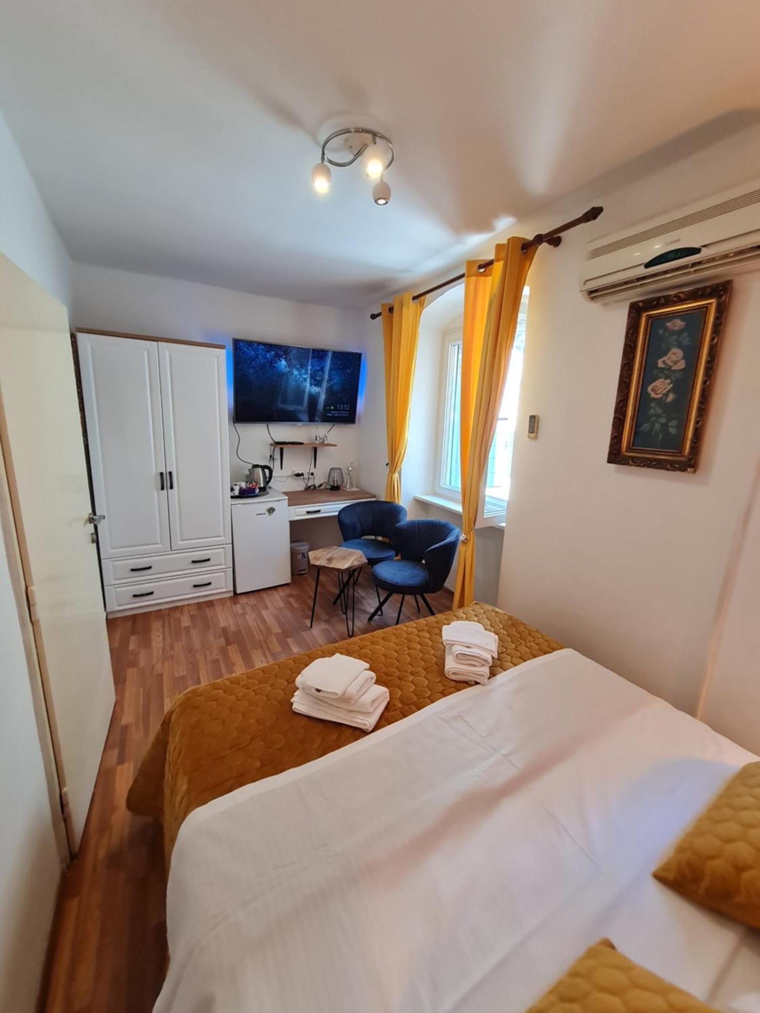 Inchy Accommodation - In The Center Of Diocletian'S Palace Split Exterior foto